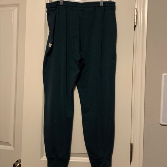 Vuori Women’s Green Performance JoggersSize L, Excellent Condition - Picture 5 of 5